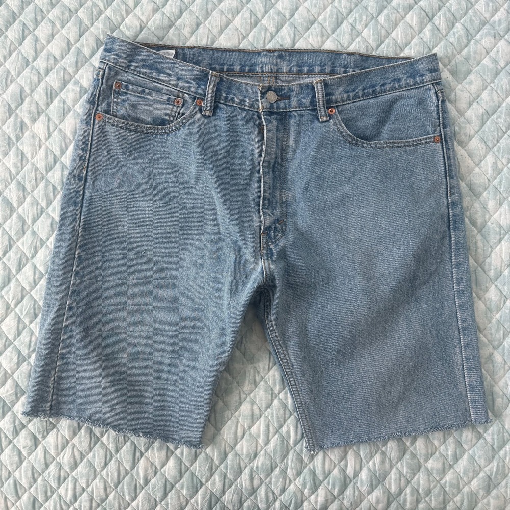 Levis 505 Regular Fit Cut Off Denim Shorts Mens 38 Light Wash Blue Raw Hem